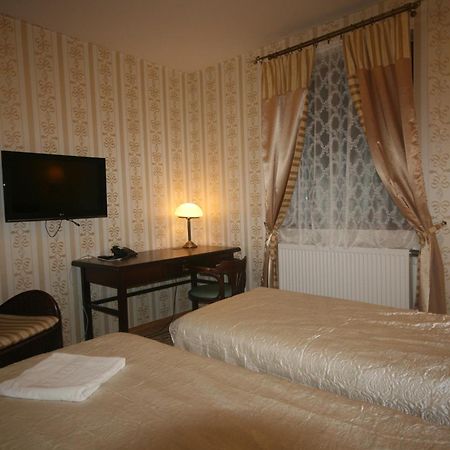 Hotel Dwor Ostoia Rymanów Pokoj fotografie