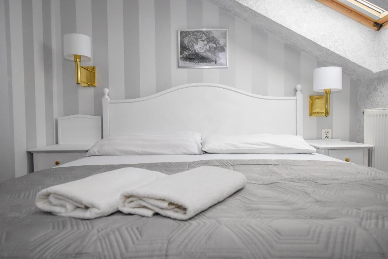Hotel Dwor Ostoia Rymanów Exteriér fotografie