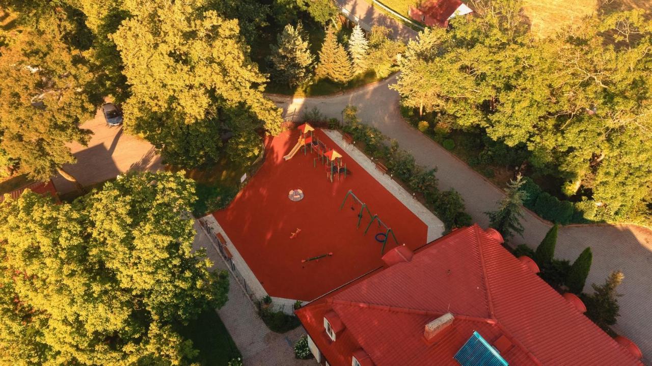 Hotel Dwor Ostoia Rymanów Exteriér fotografie