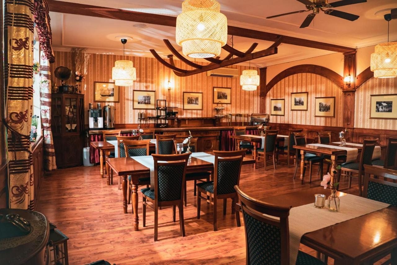 Hotel Dwor Ostoia Rymanów Exteriér fotografie