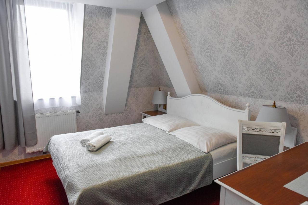 Hotel Dwor Ostoia Rymanów Exteriér fotografie