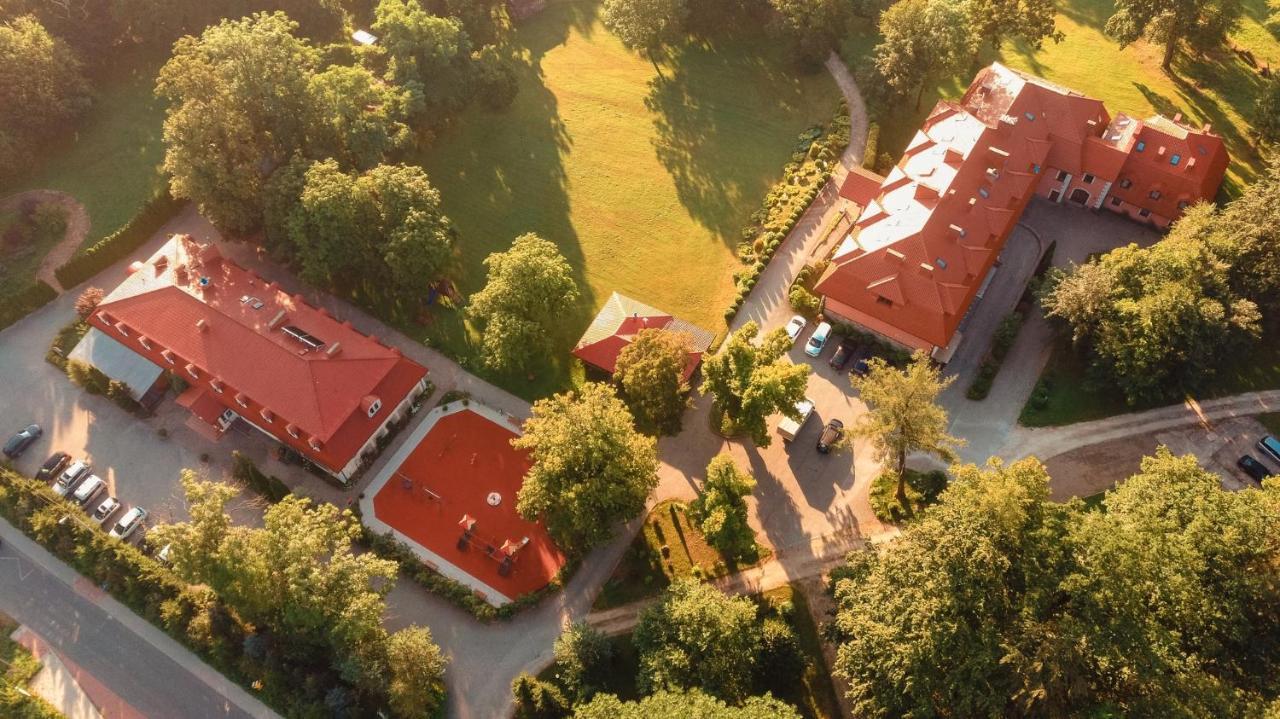 Hotel Dwor Ostoia Rymanów Exteriér fotografie