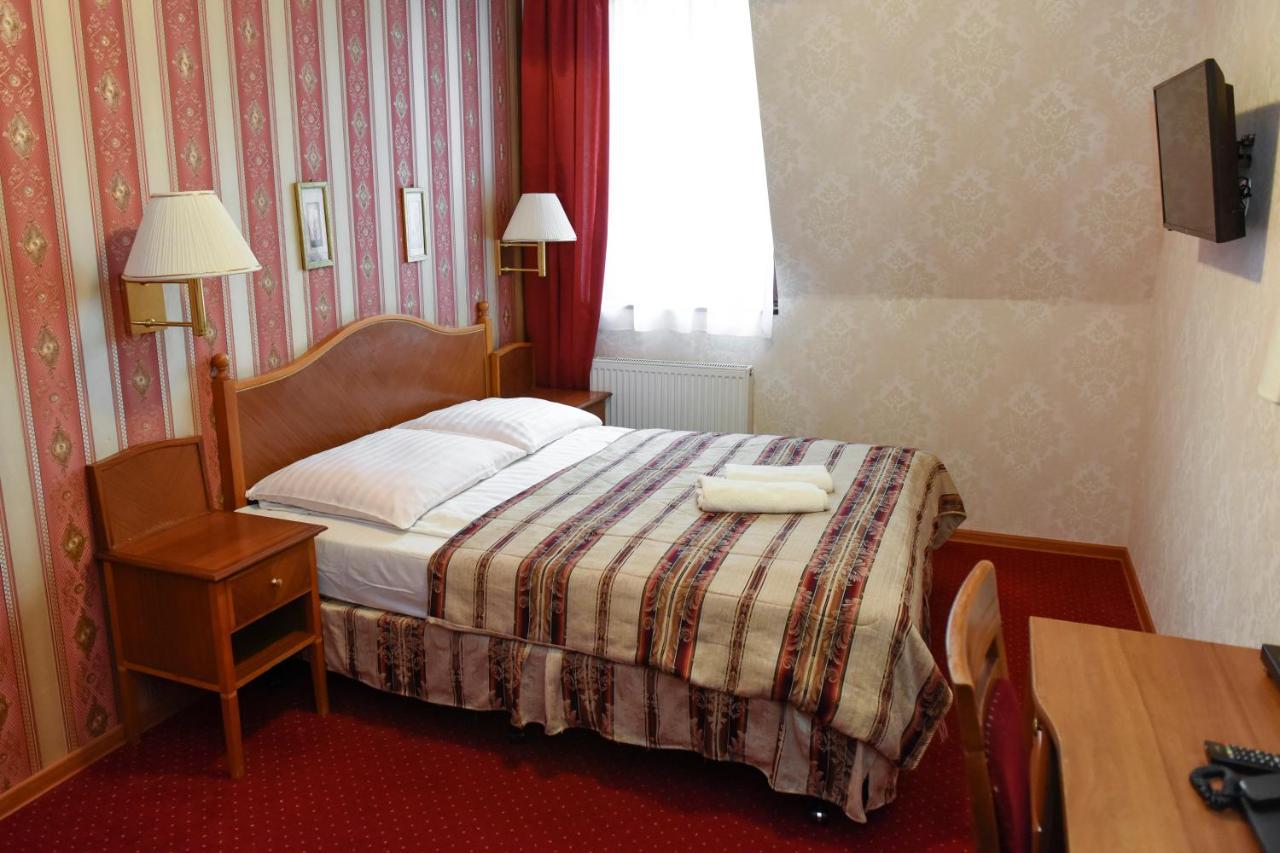 Hotel Dwor Ostoia Rymanów Exteriér fotografie