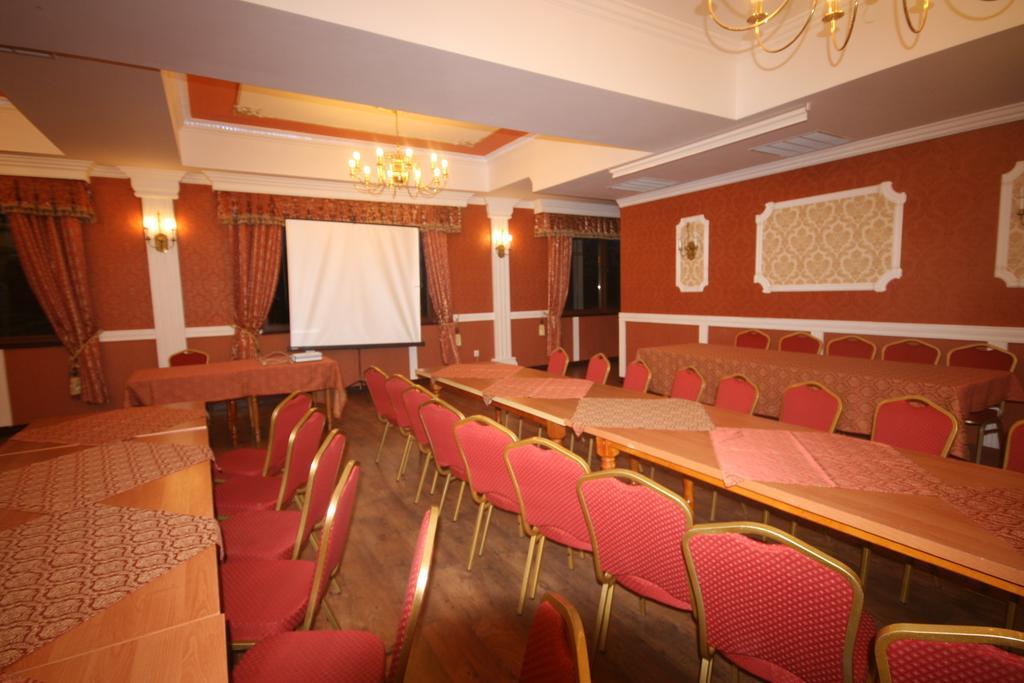 Hotel Dwor Ostoia Rymanów Exteriér fotografie