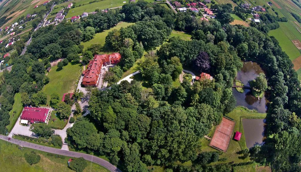 Hotel Dwor Ostoia Rymanów Exteriér fotografie