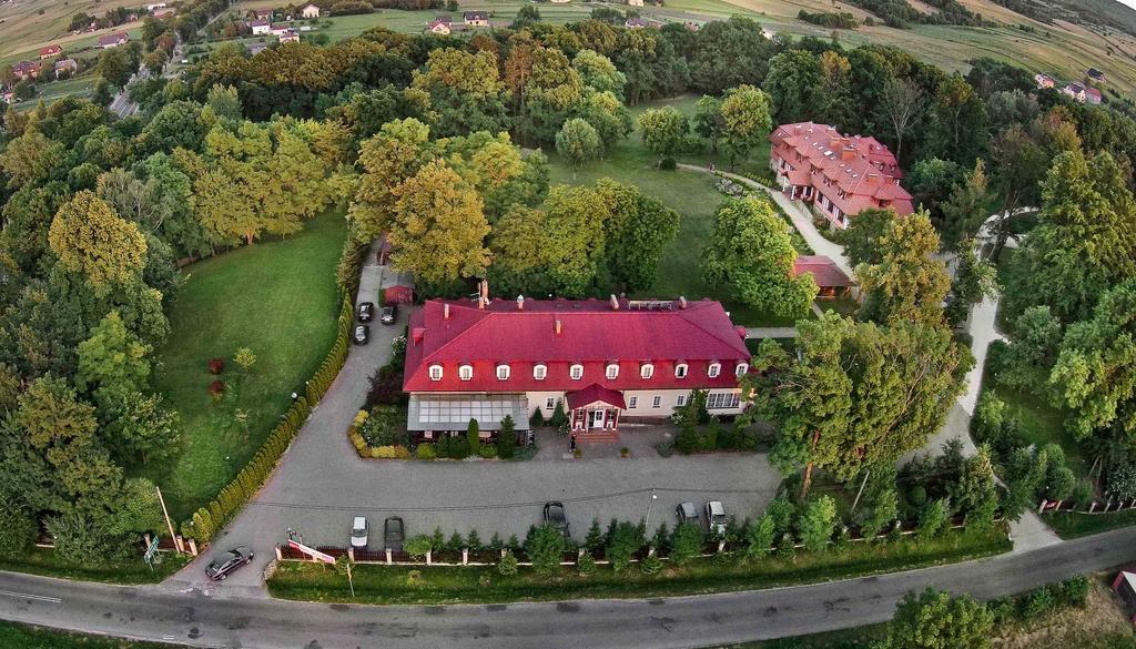 Hotel Dwor Ostoia Rymanów Exteriér fotografie