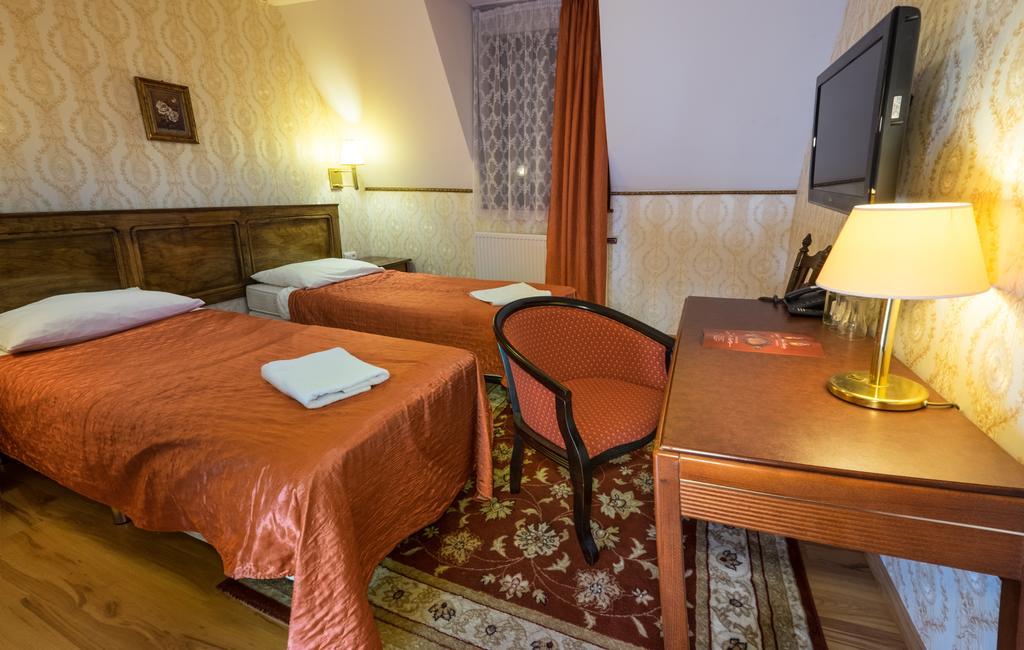Hotel Dwor Ostoia Rymanów Exteriér fotografie