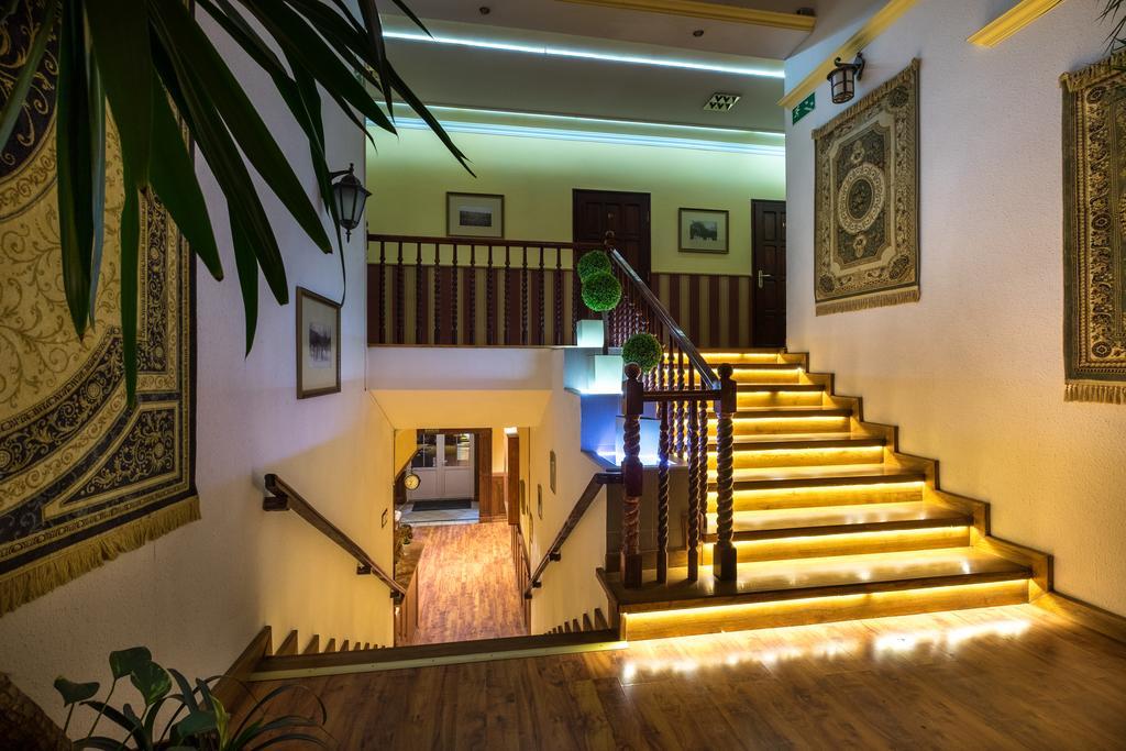 Hotel Dwor Ostoia Rymanów Exteriér fotografie