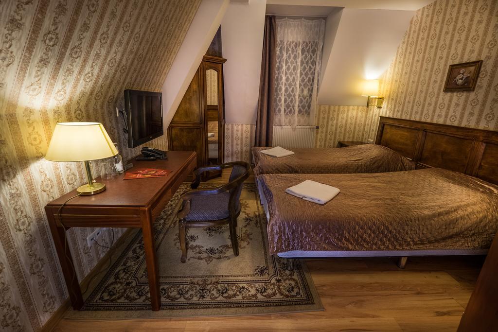 Hotel Dwor Ostoia Rymanów Exteriér fotografie