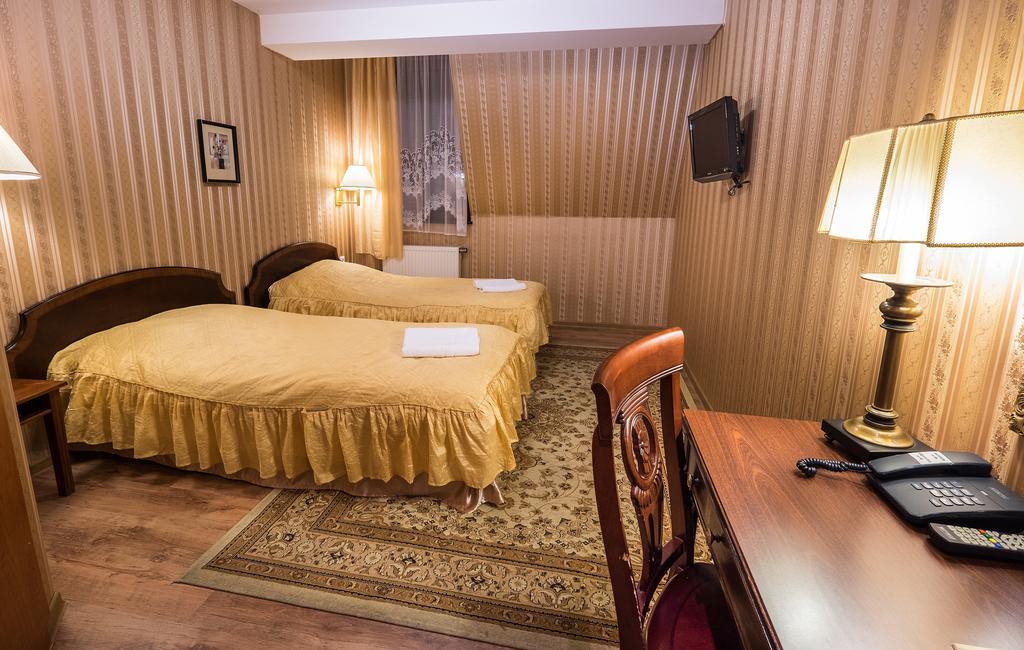 Hotel Dwor Ostoia Rymanów Exteriér fotografie