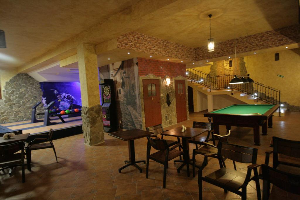 Hotel Dwor Ostoia Rymanów Exteriér fotografie
